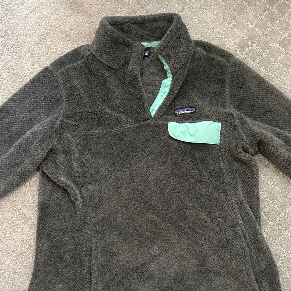Patagonia Charcoal Fleece with Mint Detail
